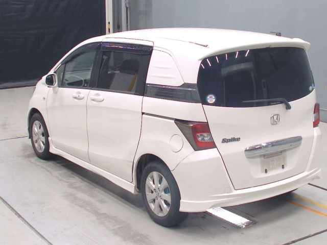 HONDA FREED 2010