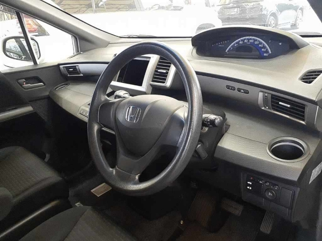 HONDA FREED 2010