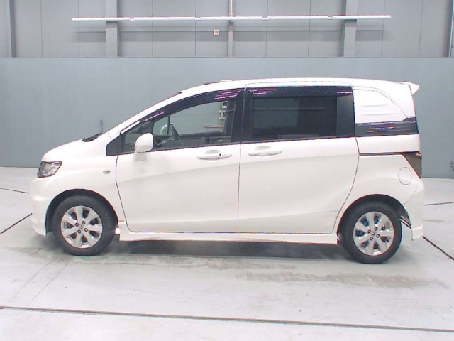 HONDA FREED 2010