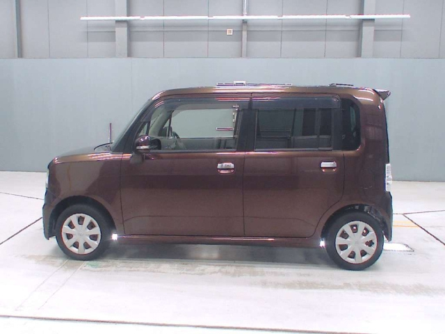 TOYOTA PIXIS SPACE 2012