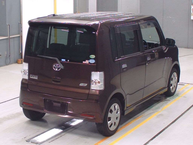 TOYOTA PIXIS SPACE 2012