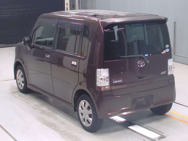 TOYOTA PIXIS SPACE 2012