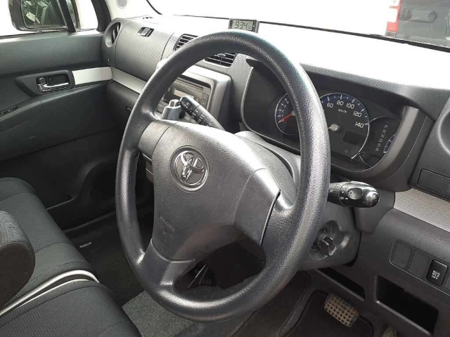 TOYOTA PIXIS SPACE 2012