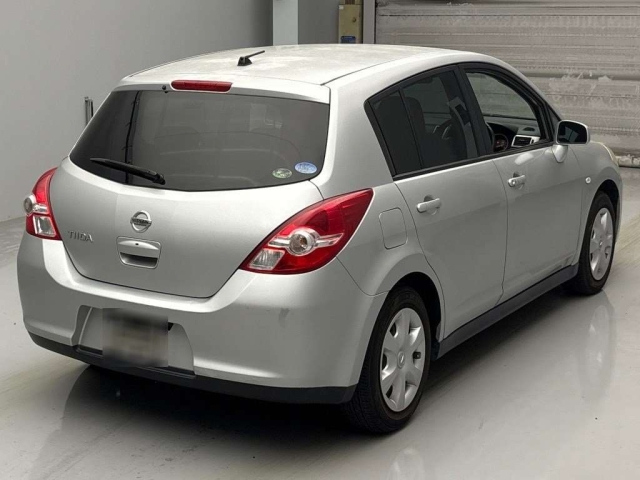 NISSAN TIIDA 2011