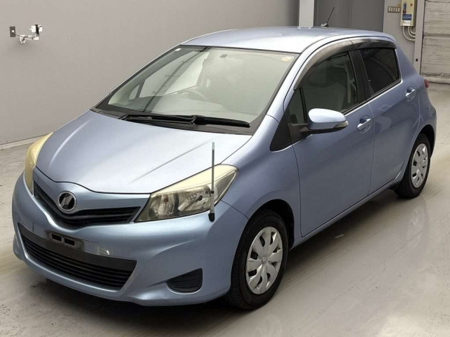 TOYOTA VITZ 2011