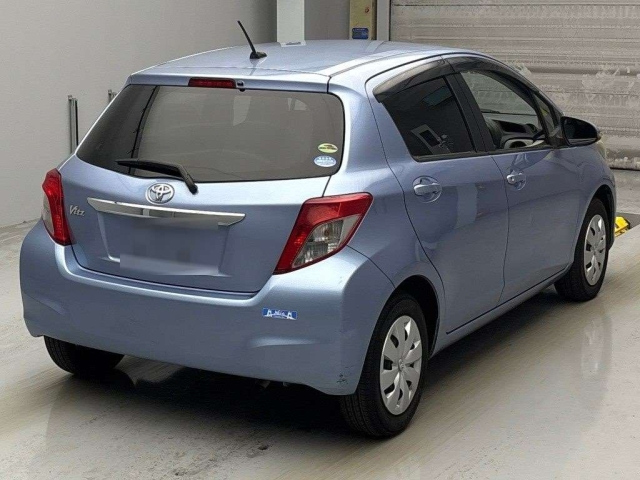 TOYOTA VITZ 2011