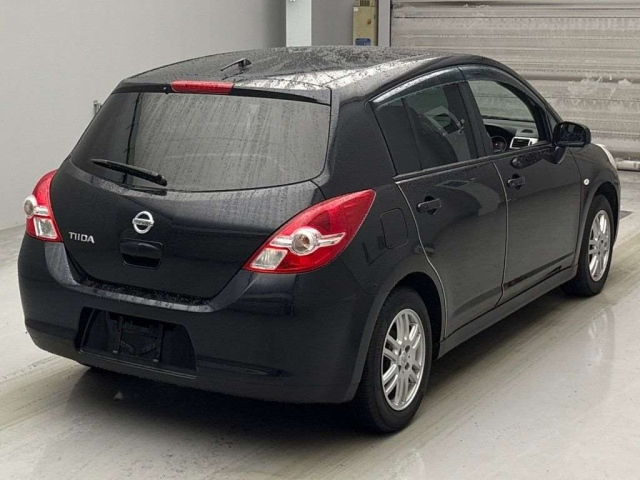 NISSAN TIIDA 2011