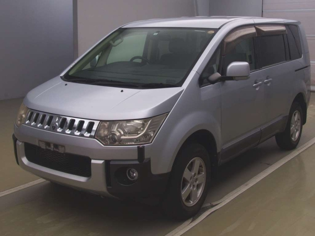MITSUBISHI DELICA D5 2010
