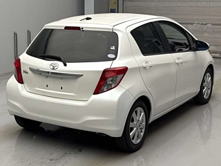TOYOTA VITZ 2011
