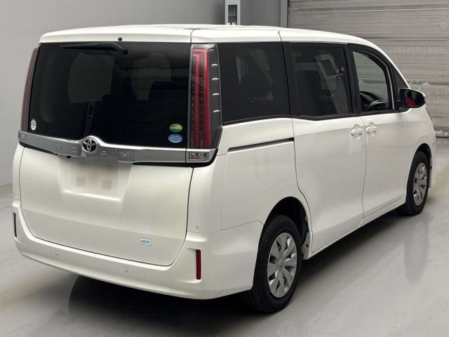 TOYOTA NOAH 2019