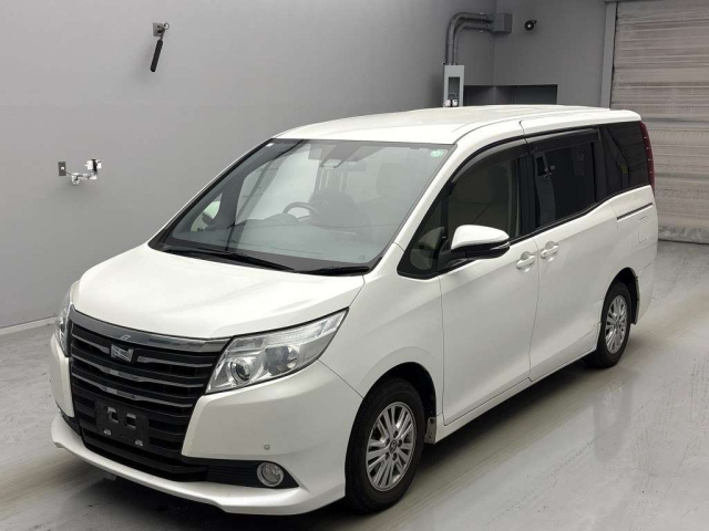 TOYOTA NOAH 2016