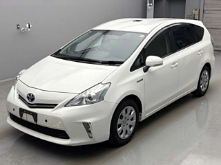 TOYOTA PRIUS ALPHA 2015