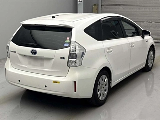 TOYOTA PRIUS ALPHA 2015