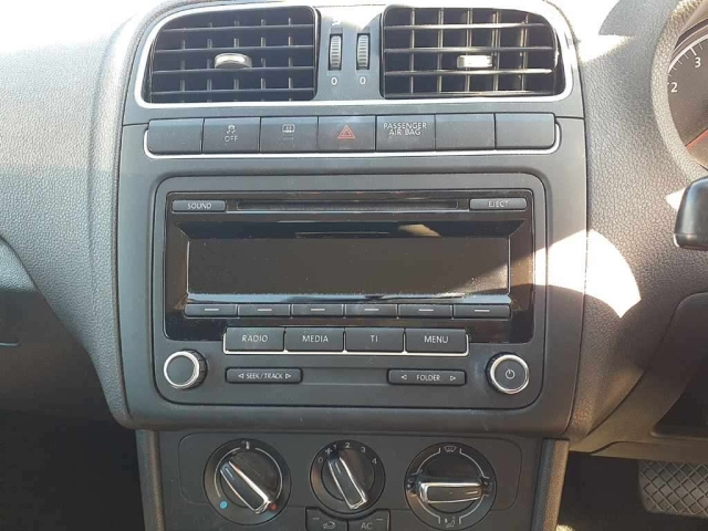 VOLKSWAGEN POLO 2011