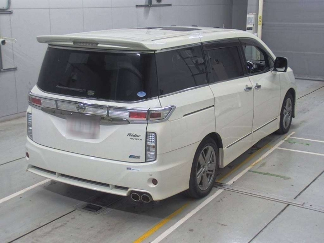 NISSAN ELGRAND 2011