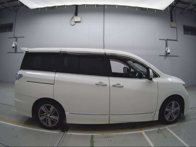 NISSAN ELGRAND 2011