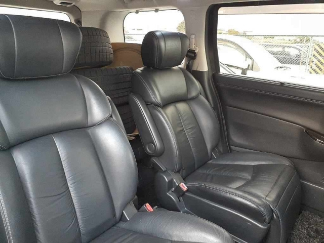 NISSAN ELGRAND 2011