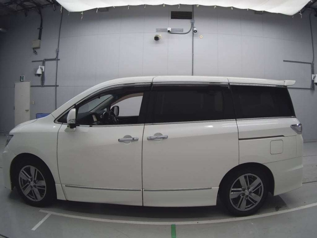 NISSAN ELGRAND 2011