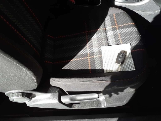 VOLKSWAGEN THE BEETLE 2016