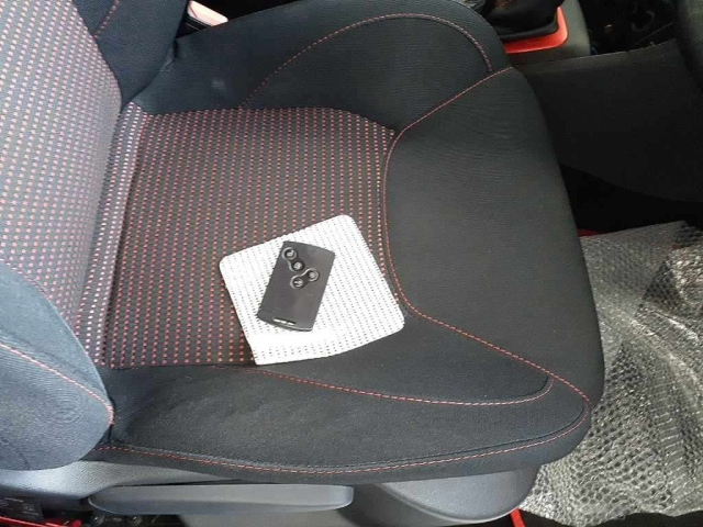 RENAULT LUTECIA 2016