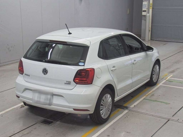 VOLKSWAGEN POLO 2015