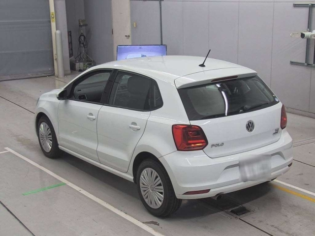 VOLKSWAGEN POLO 2015