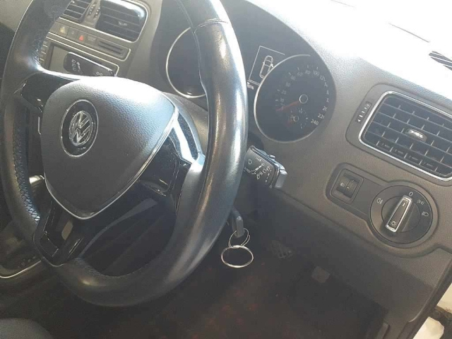 VOLKSWAGEN POLO 2015