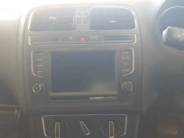 VOLKSWAGEN POLO 2015