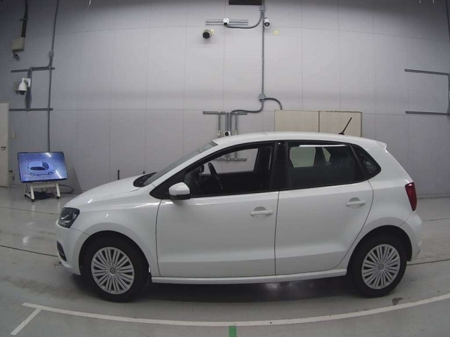 VOLKSWAGEN POLO 2015