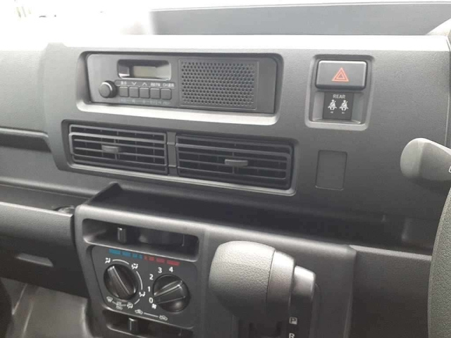 DAIHATSU HIJET VAN 2025