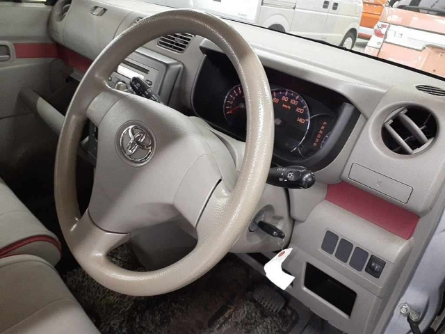 TOYOTA PIXIS SPACE 2013