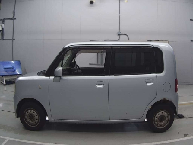 TOYOTA PIXIS SPACE 2013