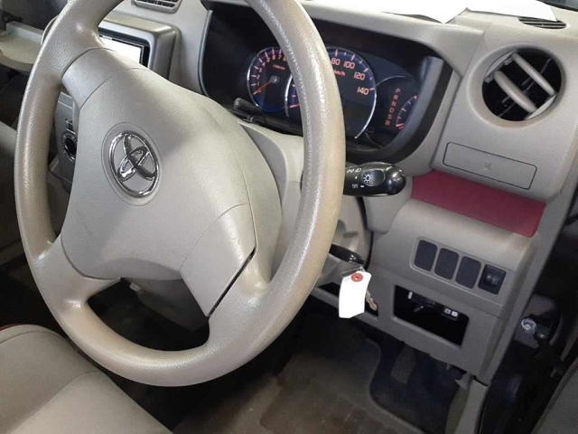 TOYOTA PIXIS SPACE 2012