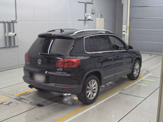 VOLKSWAGEN TIGUAN 2016