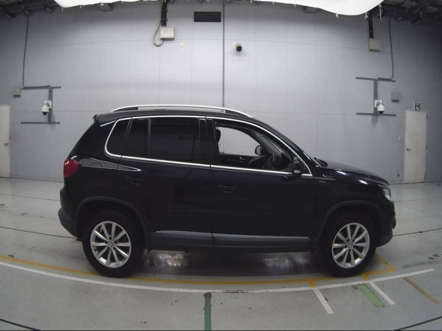 VOLKSWAGEN TIGUAN 2016