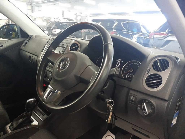 VOLKSWAGEN TIGUAN 2016