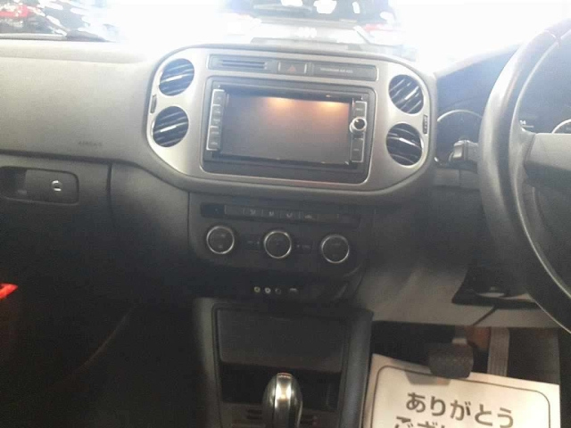 VOLKSWAGEN TIGUAN 2016