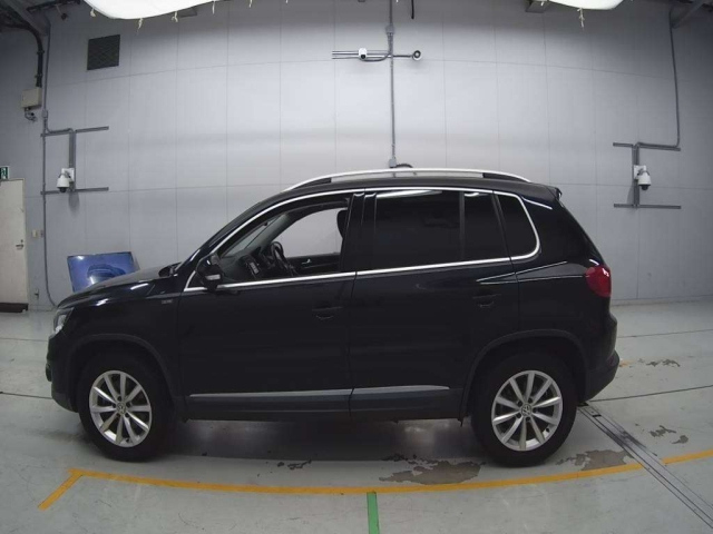 VOLKSWAGEN TIGUAN 2016