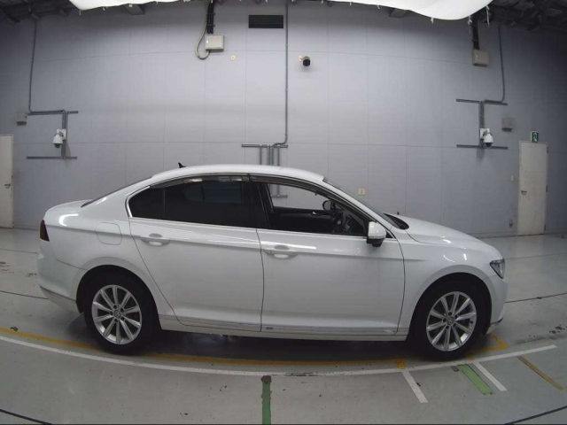 VOLKSWAGEN PASSAT 2018