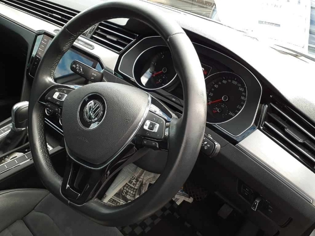 VOLKSWAGEN PASSAT 2018