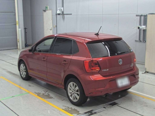 VOLKSWAGEN POLO 2015