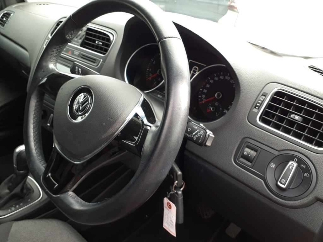 VOLKSWAGEN POLO 2015