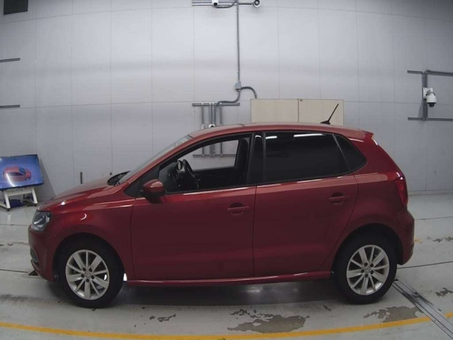 VOLKSWAGEN POLO 2015