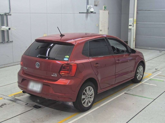 VOLKSWAGEN POLO 2015