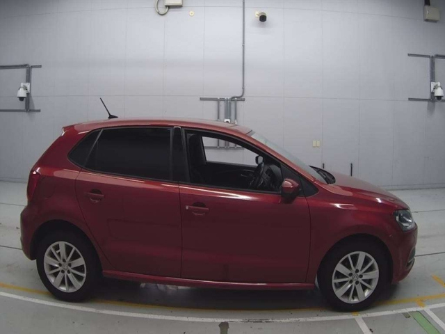 VOLKSWAGEN POLO 2015