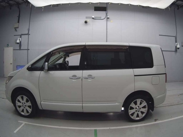 MITSUBISHI DELICA D5 2008