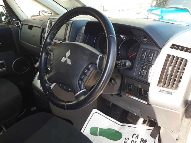 MITSUBISHI DELICA D5 2008