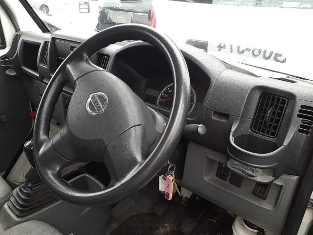 NISSAN CLIPPER TRUCK 2012