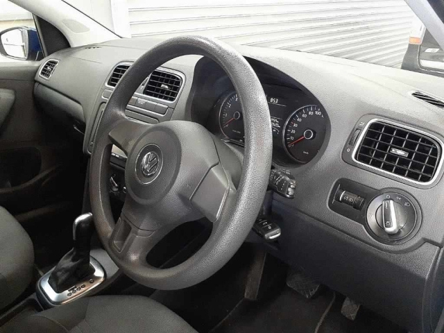 VOLKSWAGEN POLO 2012