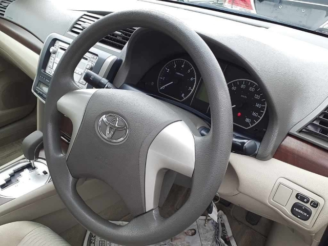 TOYOTA PREMIO 2011